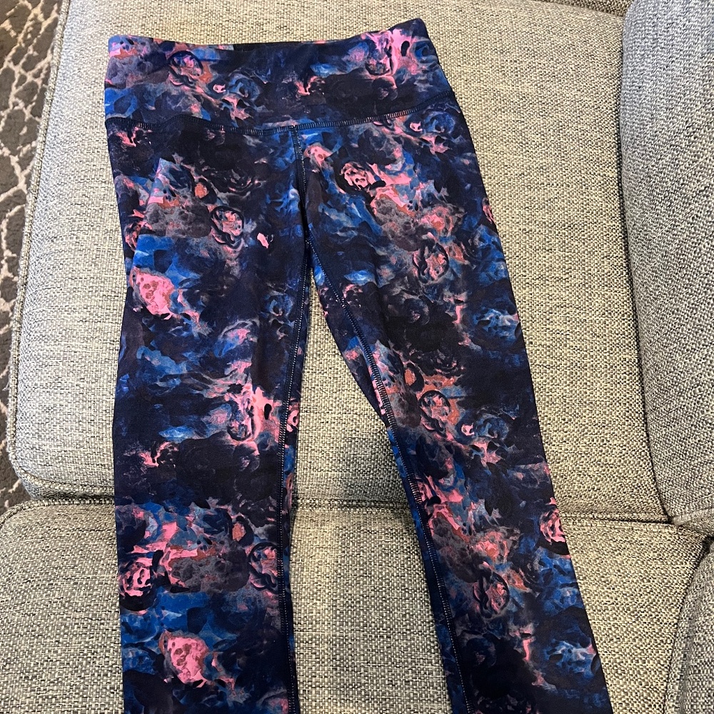 Lululemon 21” inch cropped leggings size 0 Print Gently worn